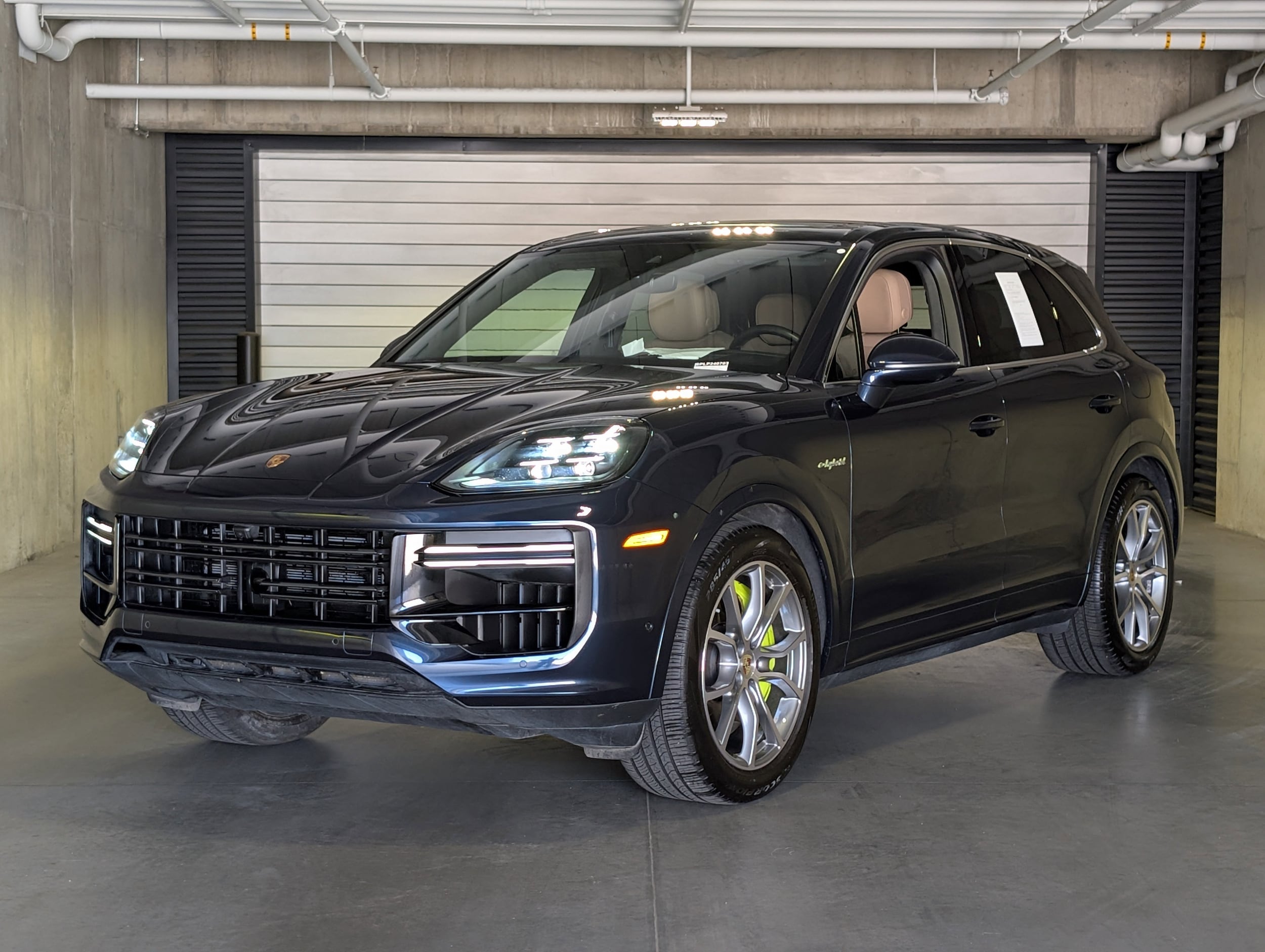 2024 Porsche Cayenne Turbo E-Hybrid's photo