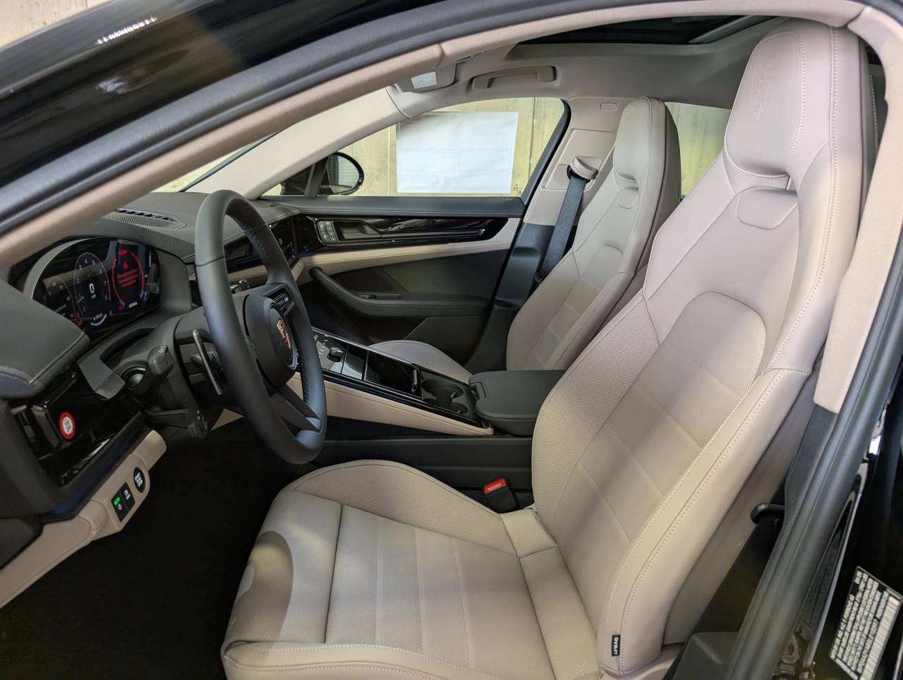 2025 Porsche Panamera 4 photo 4