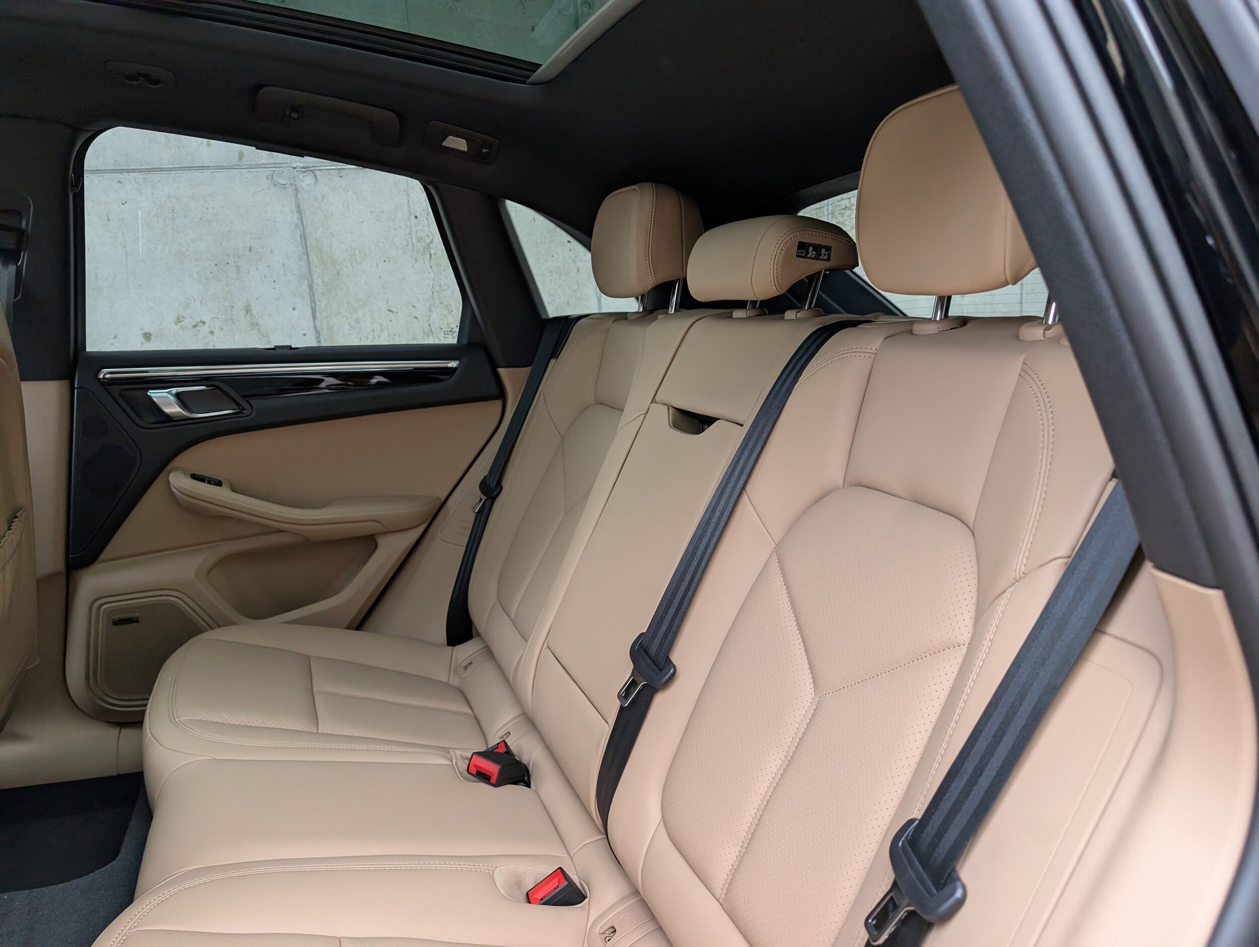 2025 Porsche Macan - Photo 23