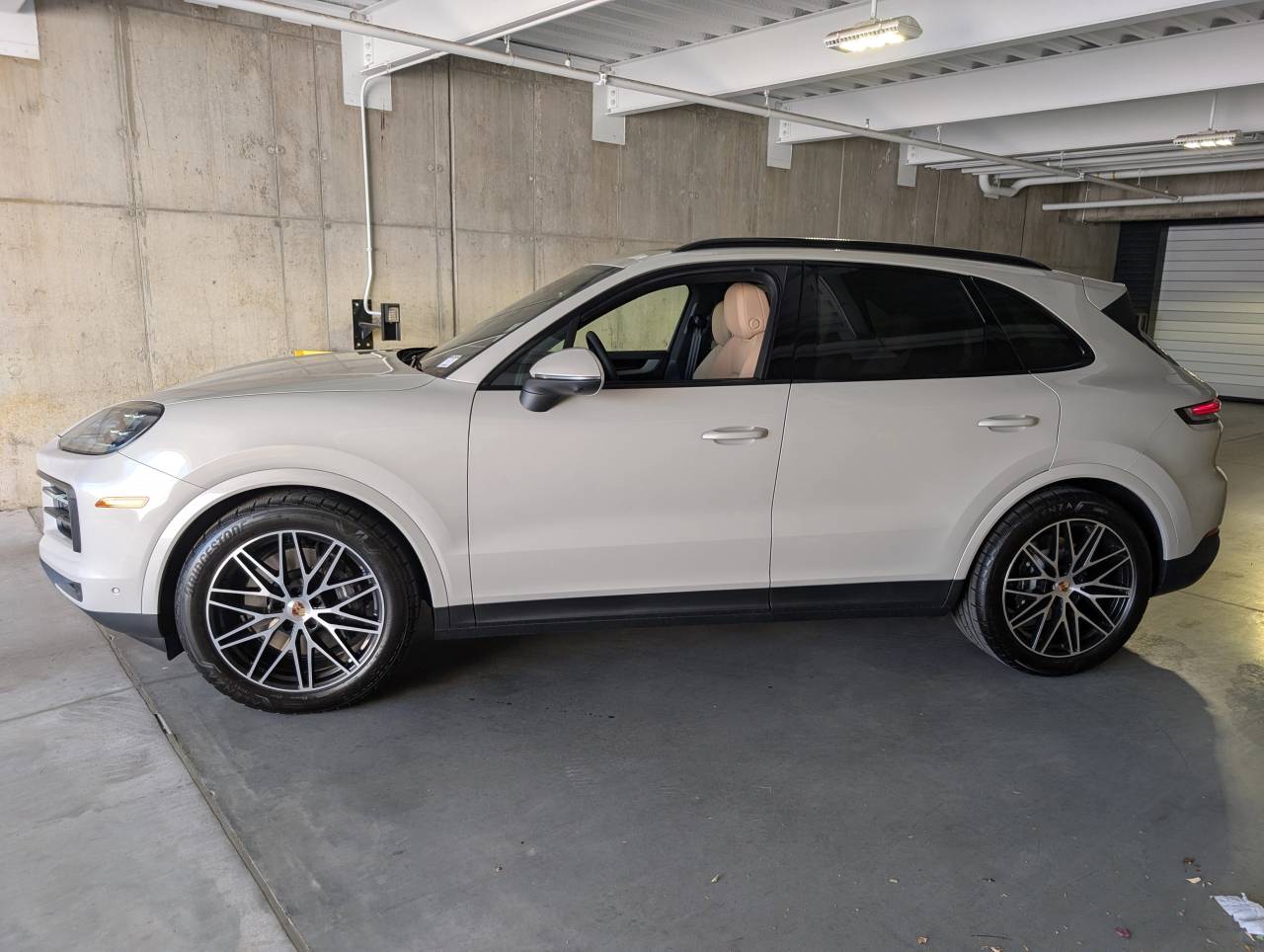 2025 Porsche Cayenne photo 2