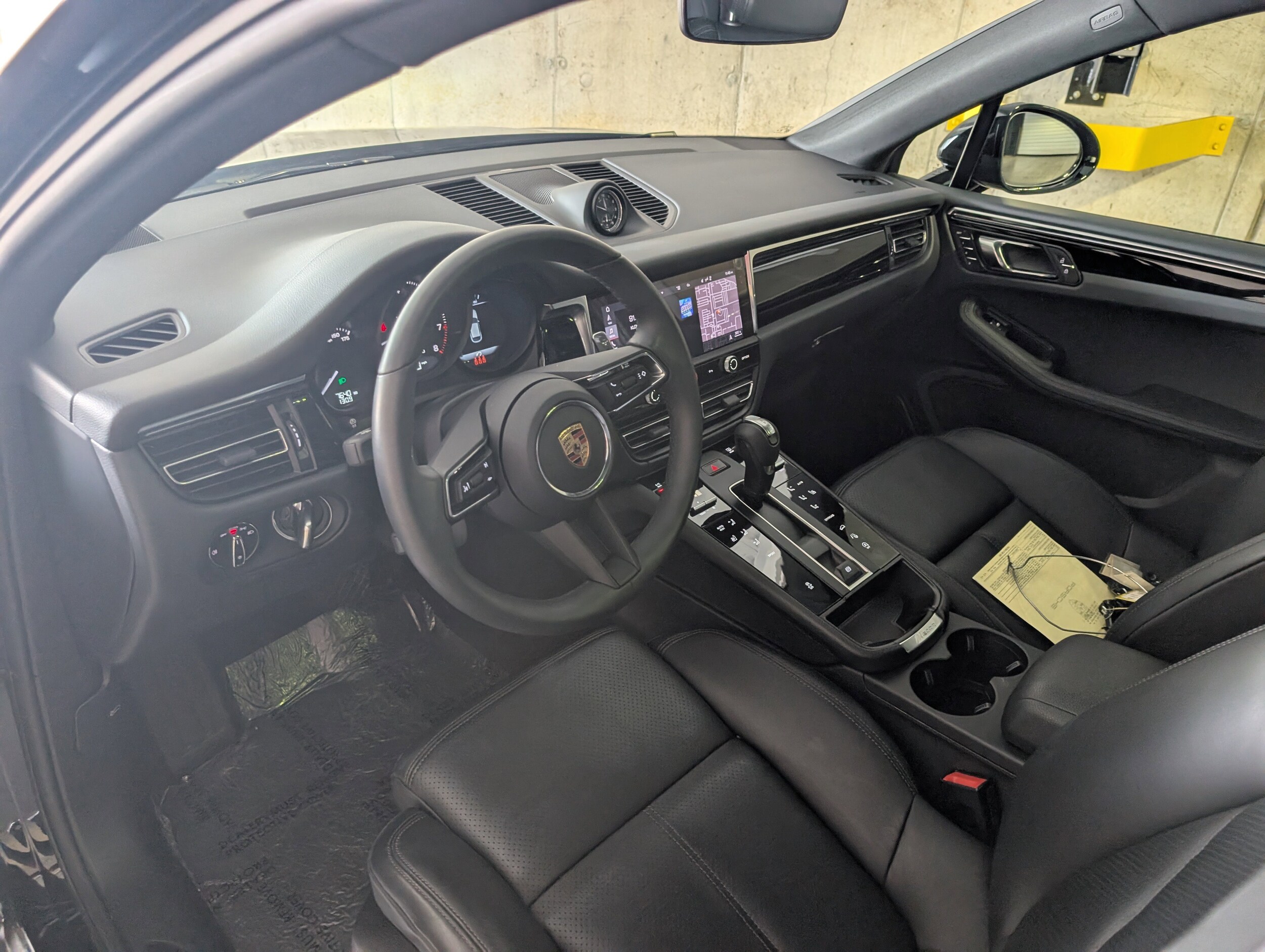 2025 Porsche Macan T photo 4