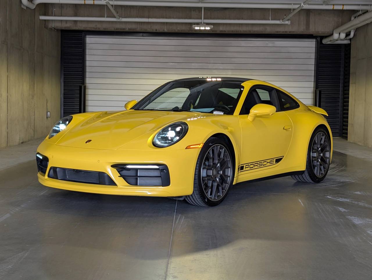 2022 Porsche 911 Carrera 4 Coupe's photo