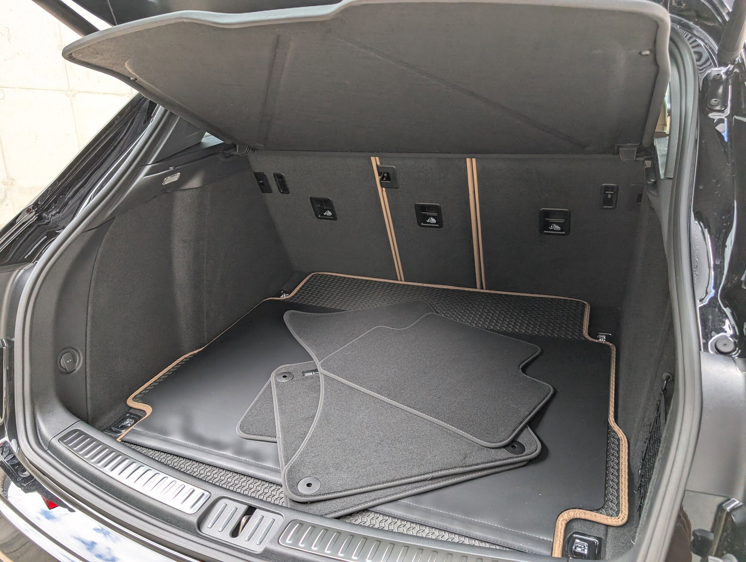 2025 Porsche Macan - Photo 25