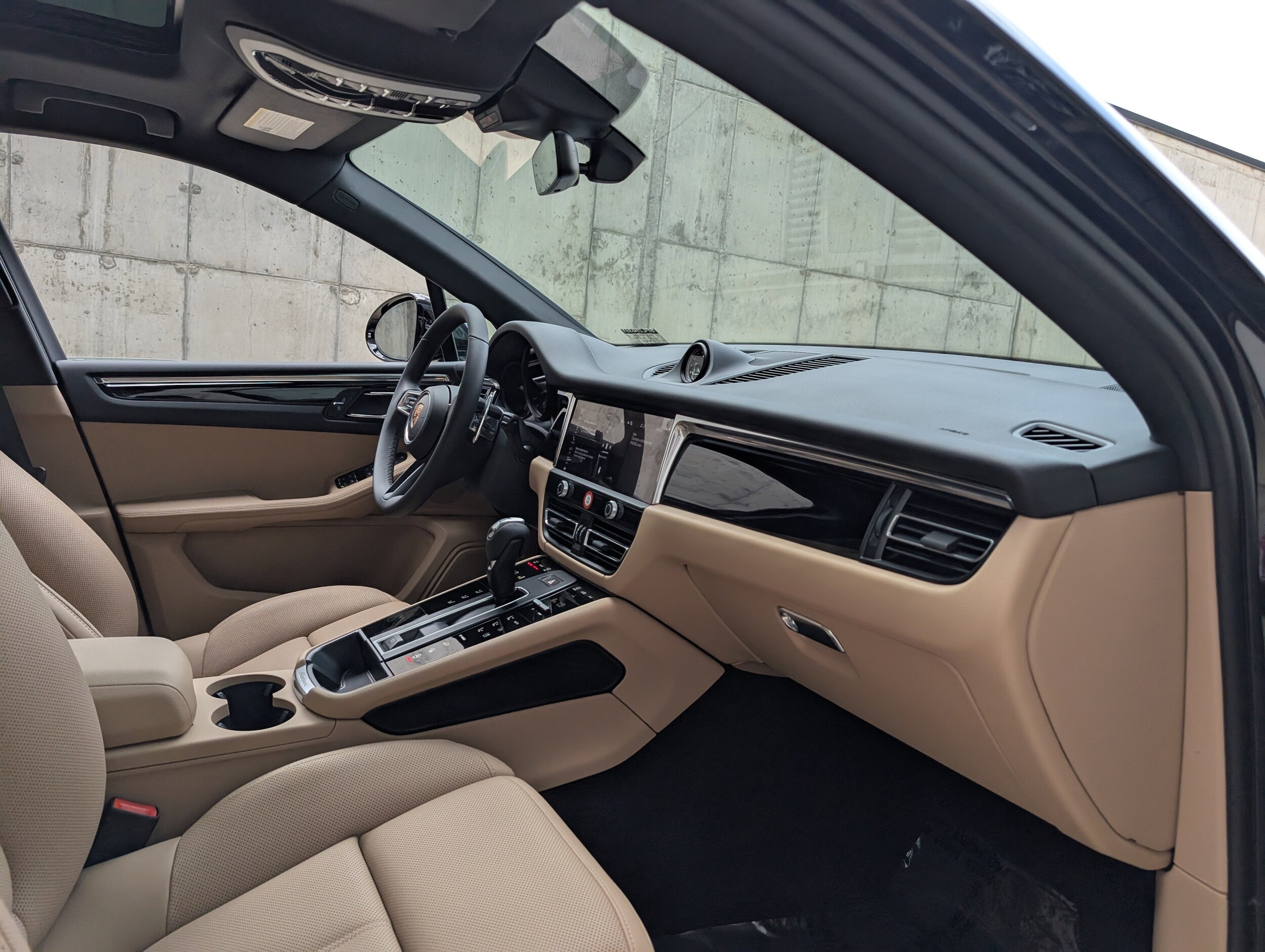 2025 Porsche Macan - Photo 28