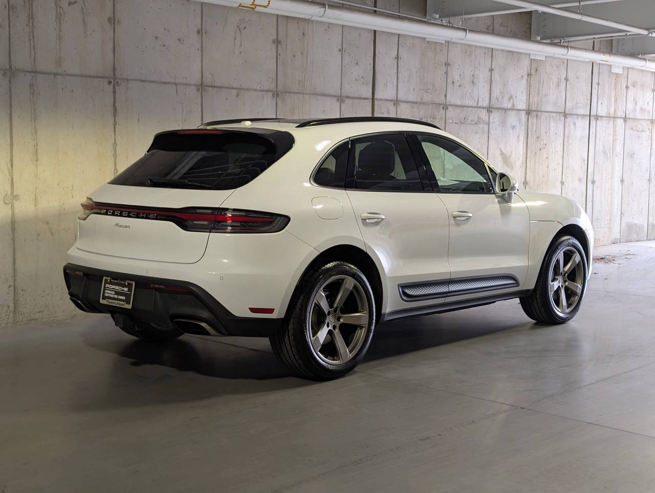 2025 Porsche Macan - Photo 9