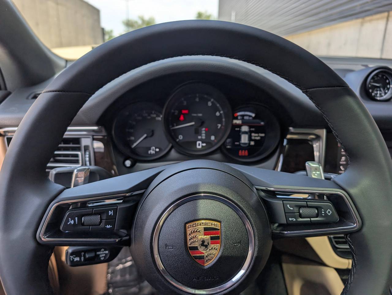 2025 Porsche Macan - Photo 29