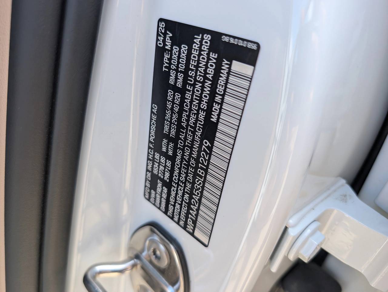 2025 Porsche Macan - Photo 36