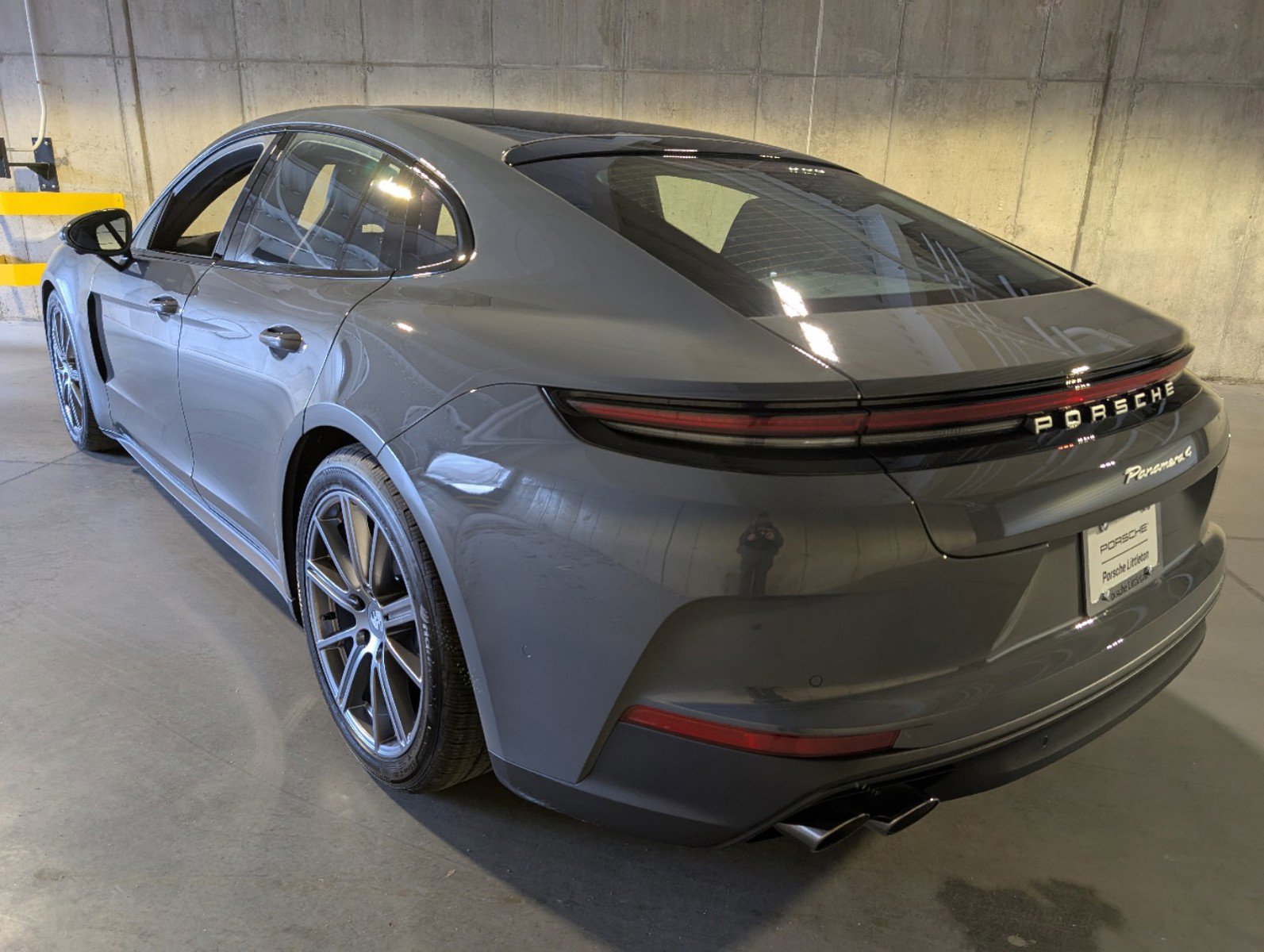 2025 Porsche Panamera 4 photo 3