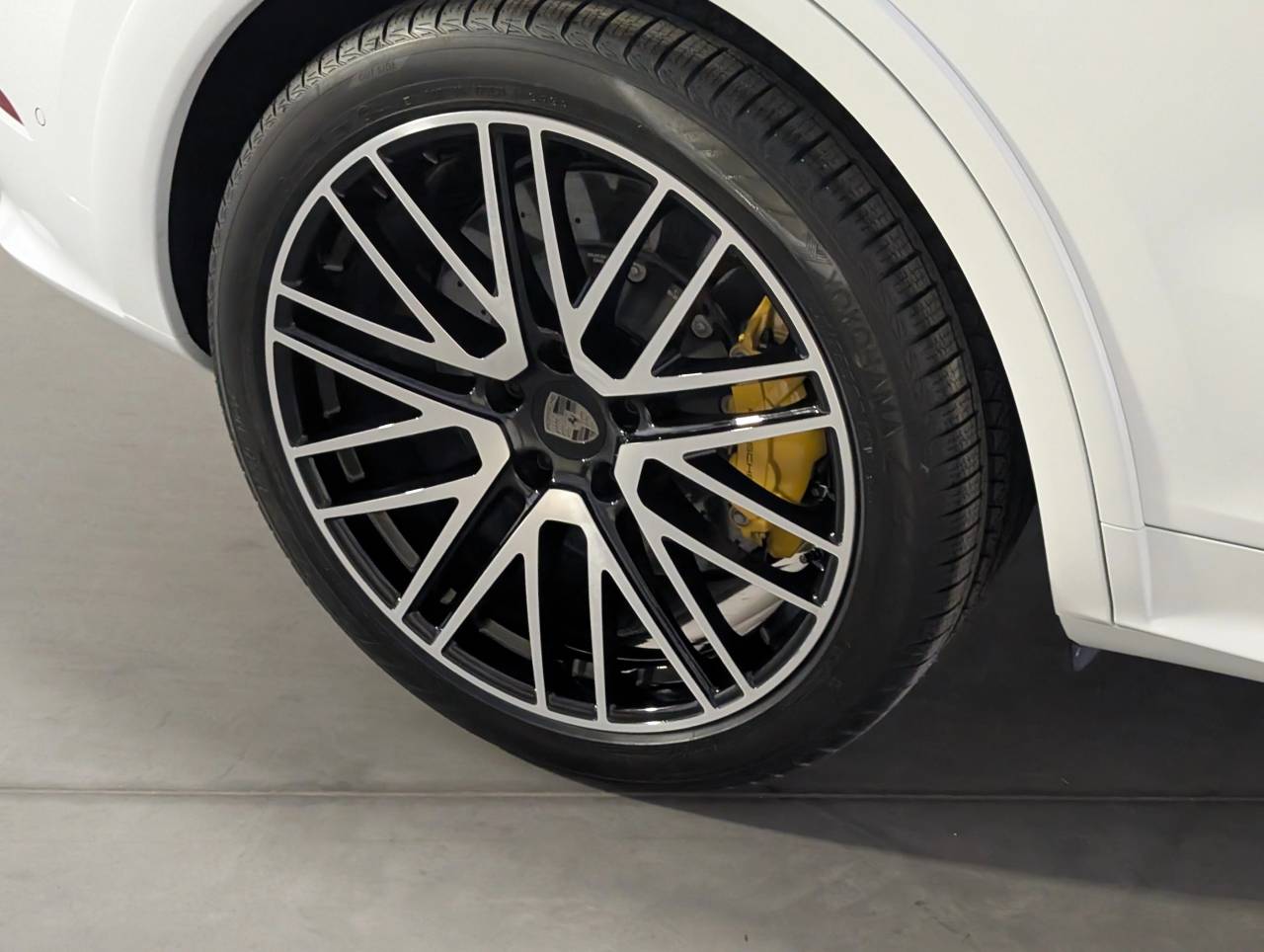 2025 Porsche Cayenne Turbo E-Hybrid - Photo 15