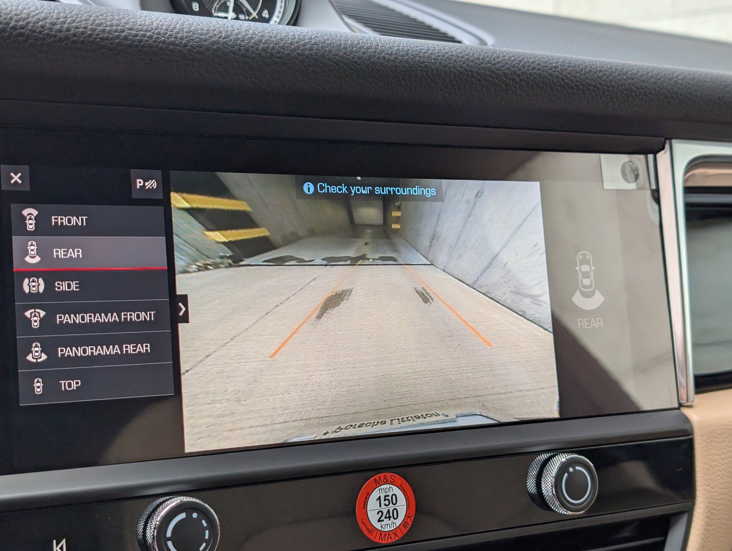 2025 Porsche Macan - Photo 36