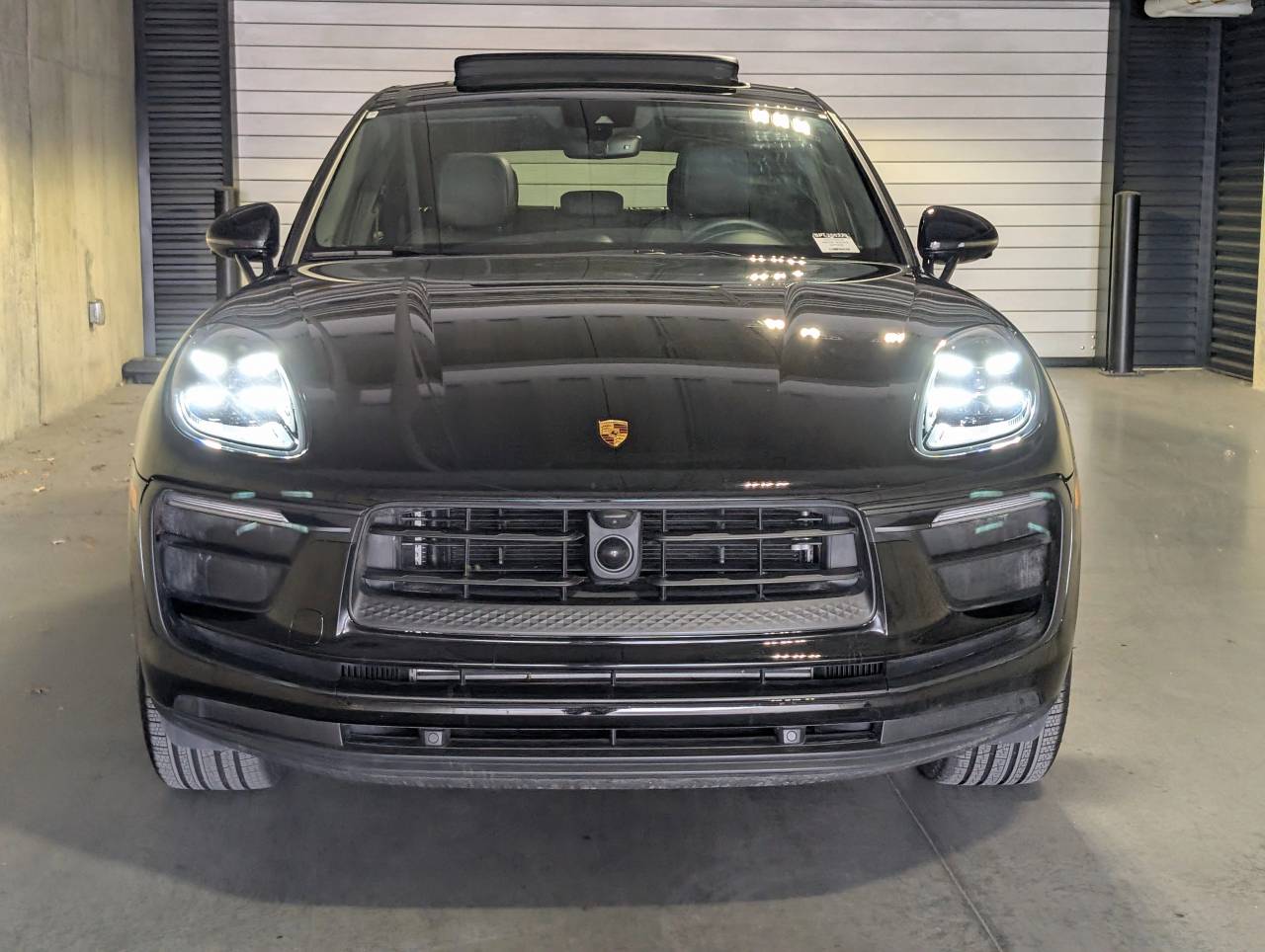 2025 Porsche Macan - Photo 12