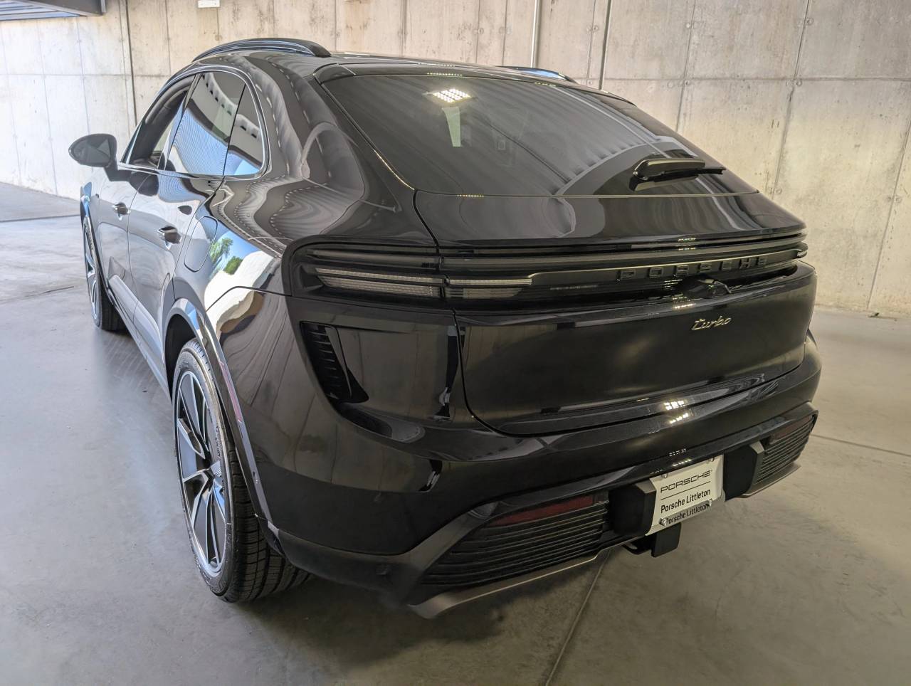 2025 Porsche Macan Electric Turbo photo 3