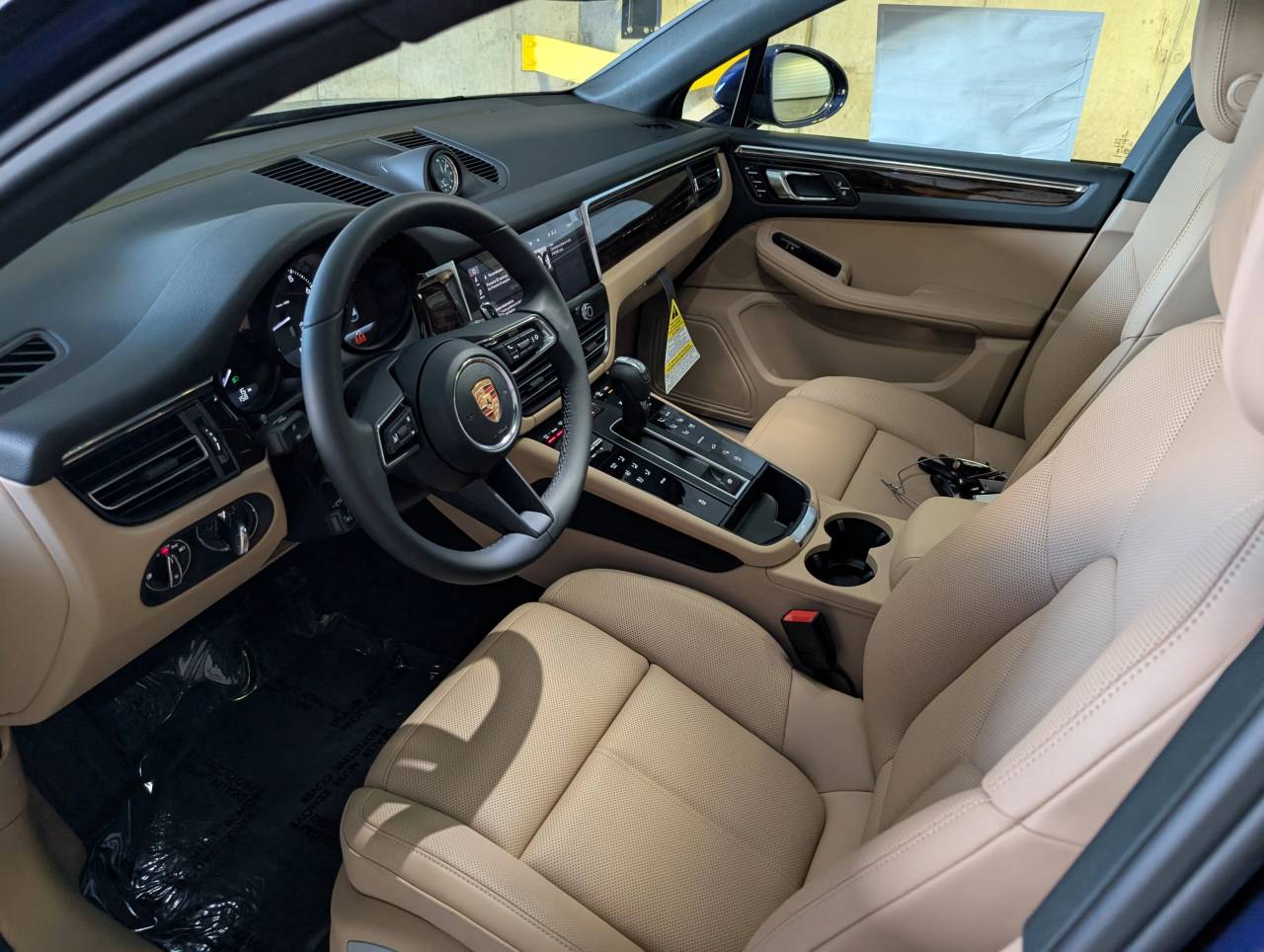 2026 Porsche Macan T photo 4