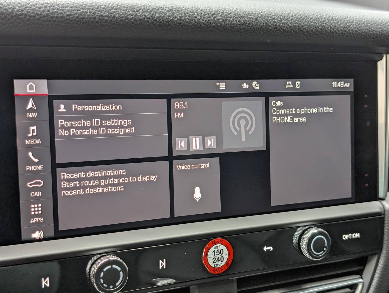 2025 Porsche Macan - Photo 30