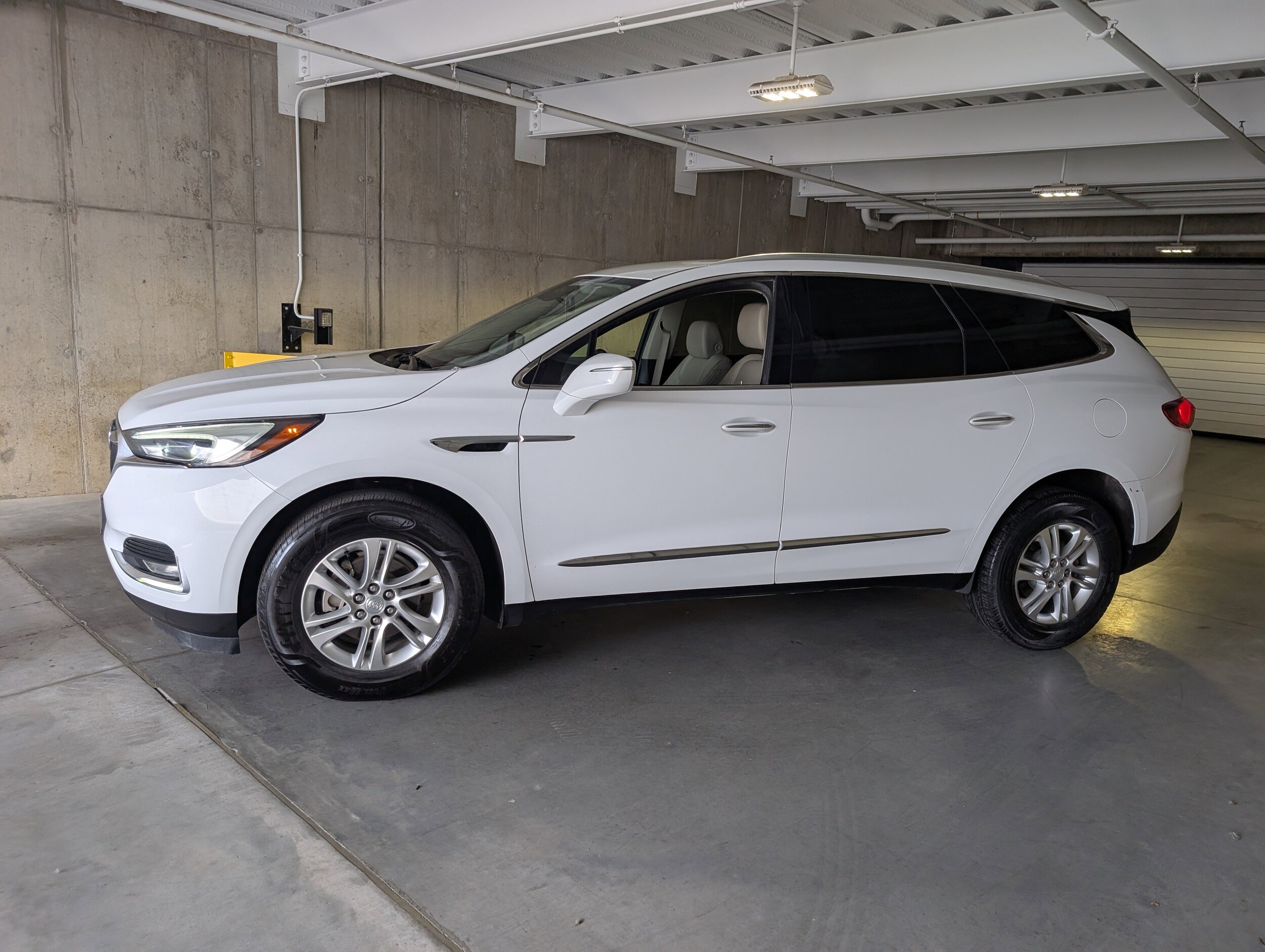 2019 Buick Enclave Essence photo 2