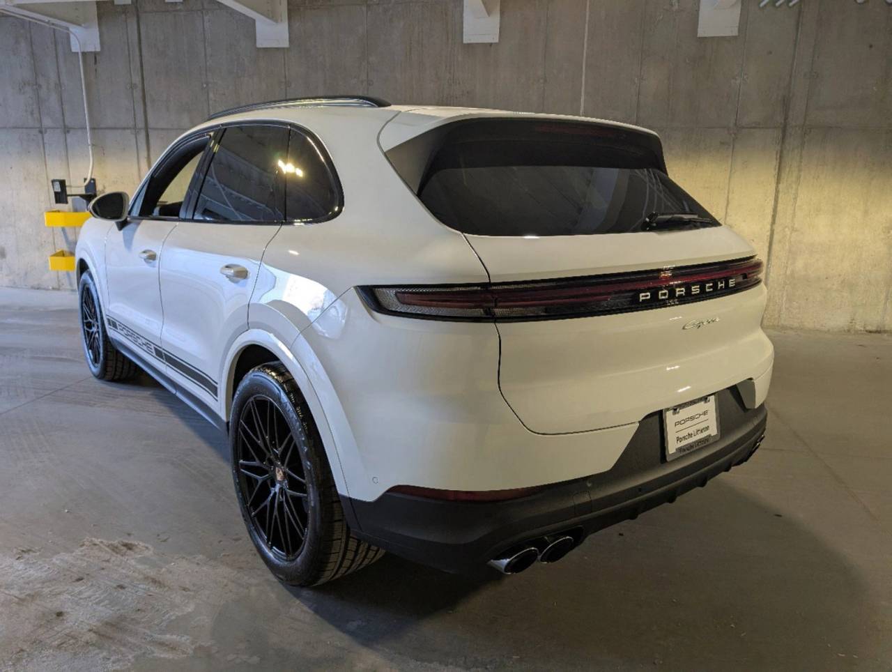 2025 Porsche Cayenne photo 2