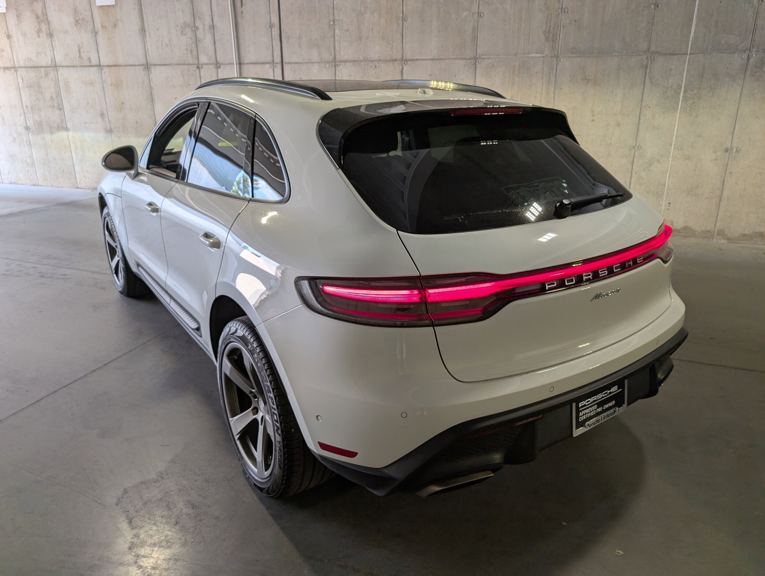 2023 Porsche Macan T photo 3