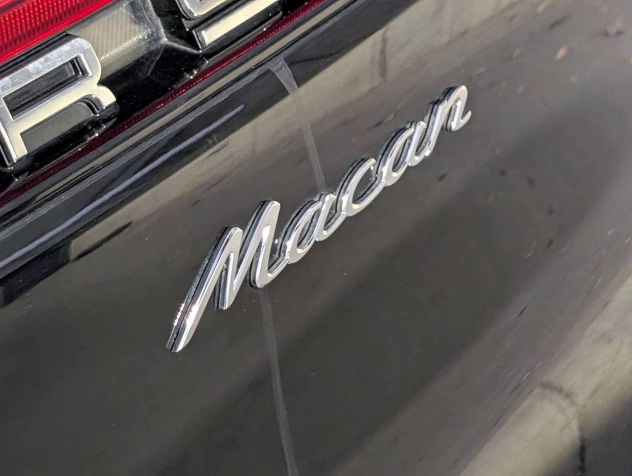 2025 Porsche Macan - Photo 15