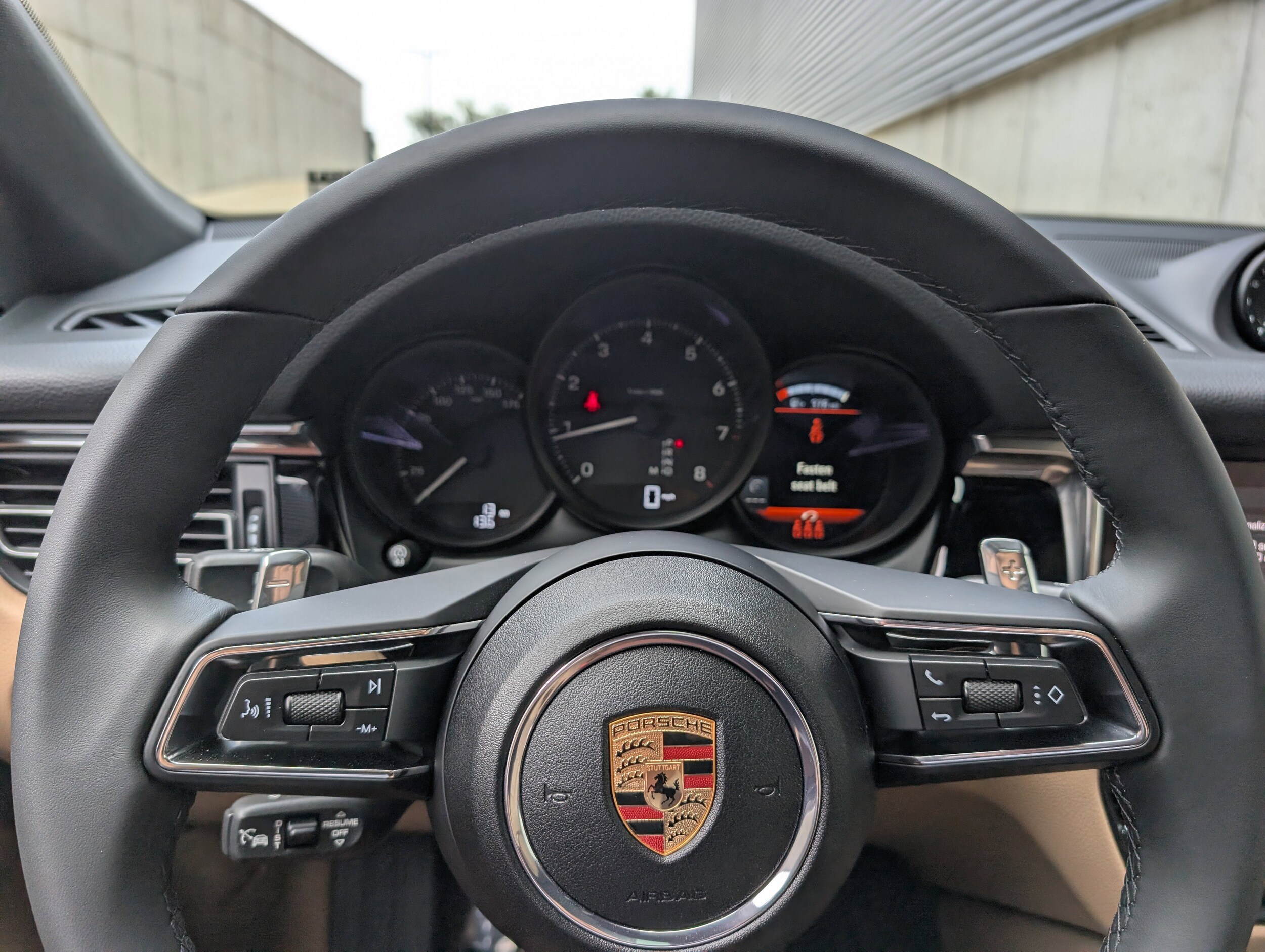 2025 Porsche Macan - Photo 30