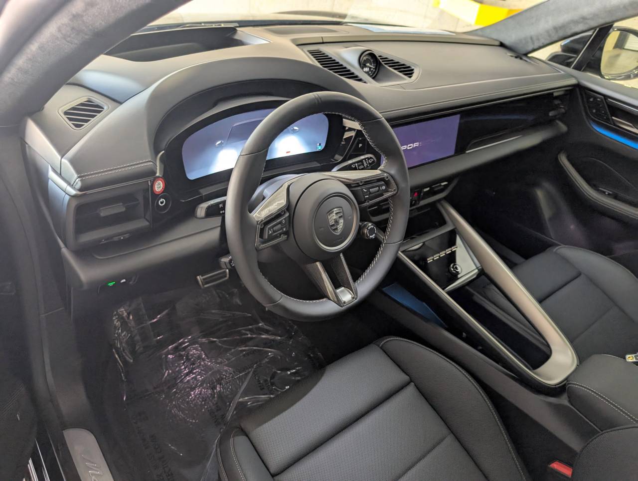 2025 Porsche Macan Electric Turbo photo 4
