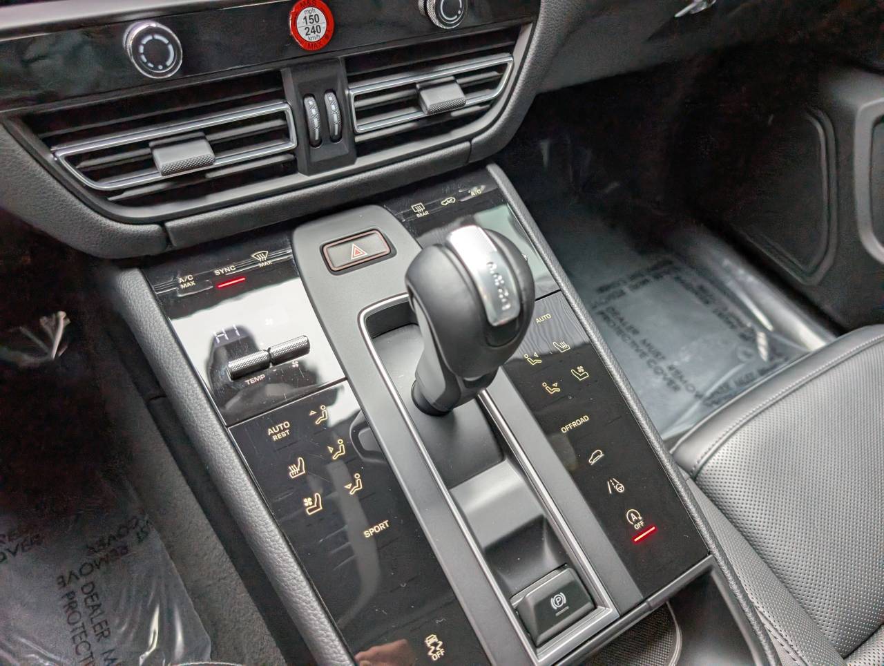 2025 Porsche Macan - Photo 36