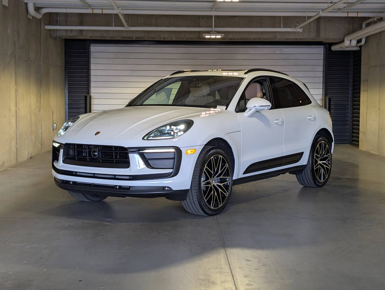 2025 Porsche Macan's photo