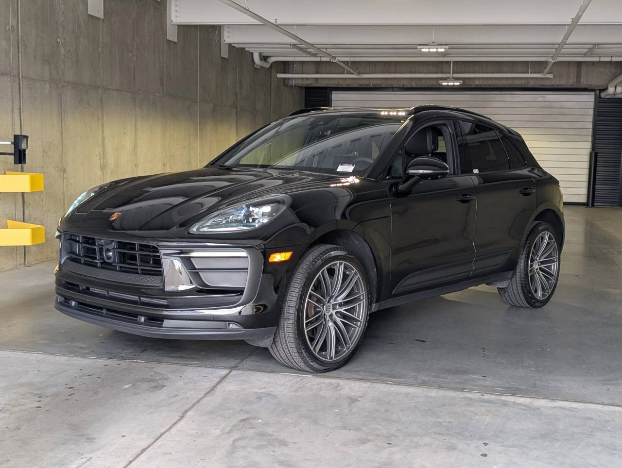 2025 Porsche Macan's photo