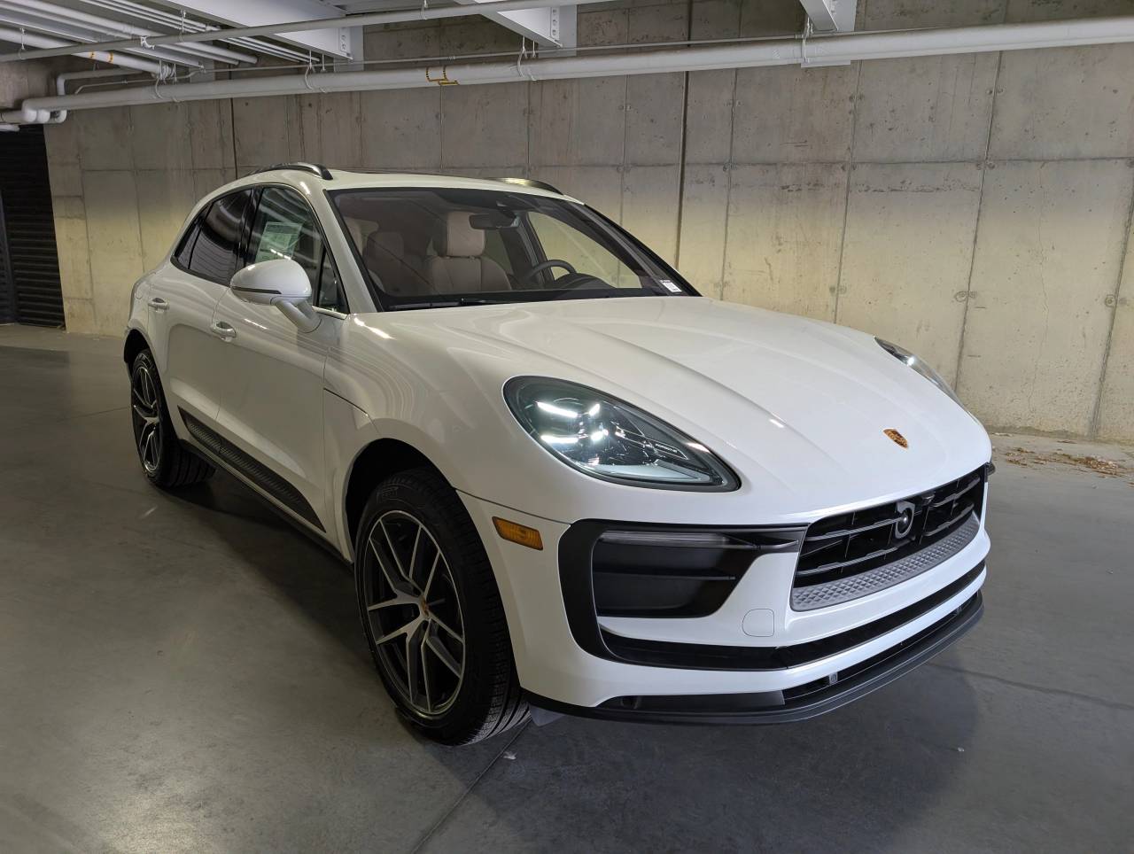 2025 Porsche Macan - Photo 10