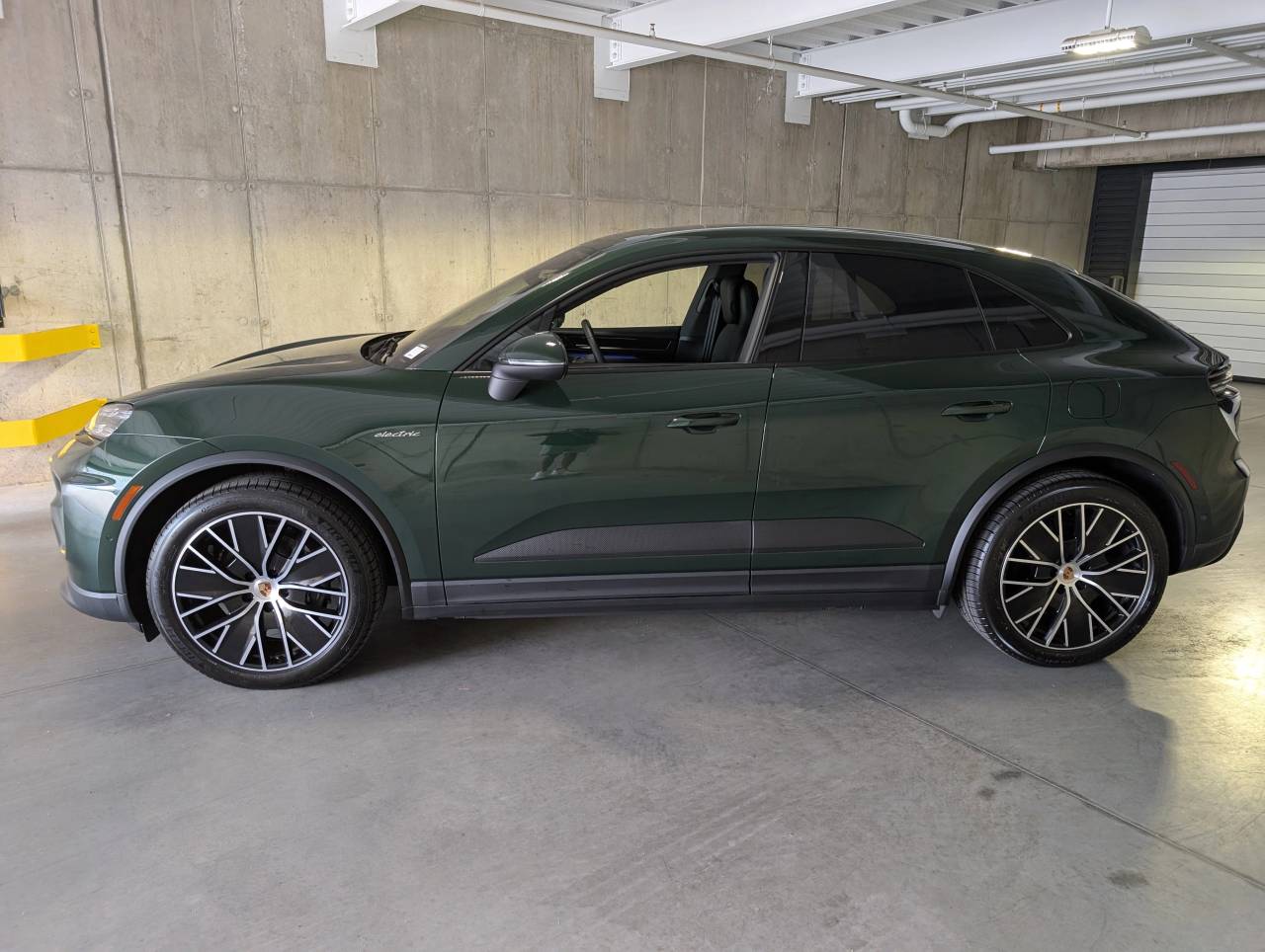 Certified 2024 Porsche Macan Base with VIN WP1AA2XA6RL001902 for sale in Littleton, CO