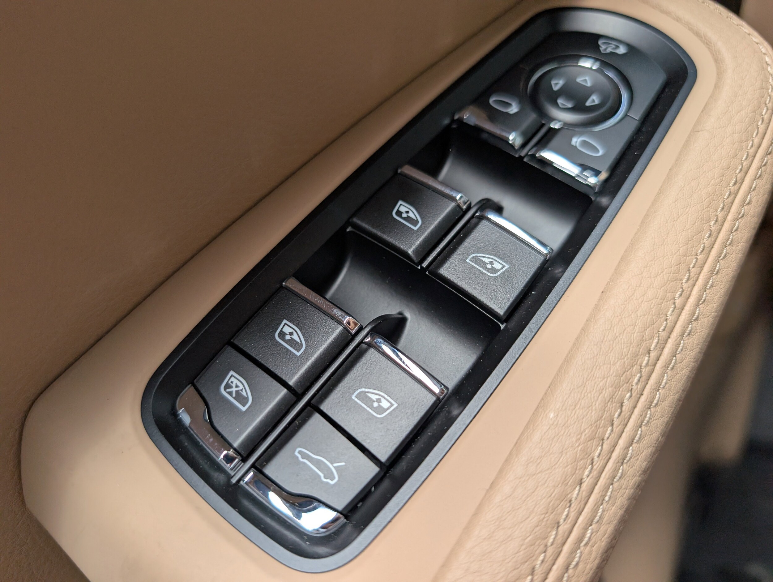 2025 Porsche Macan - Photo 19