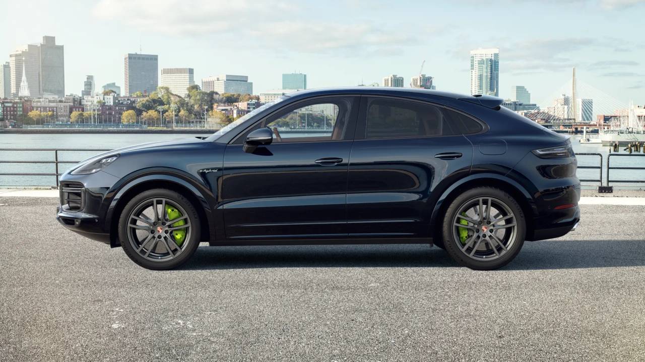 2022 Porsche Cayenne Turbo S E-Hybrid photo 2