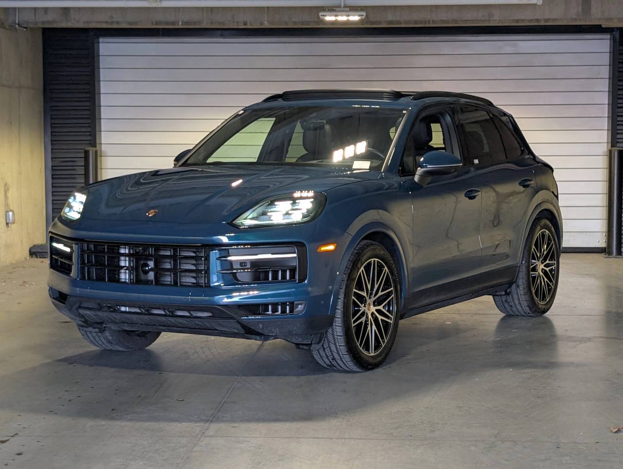 2025 Porsche Cayenne Base's photo