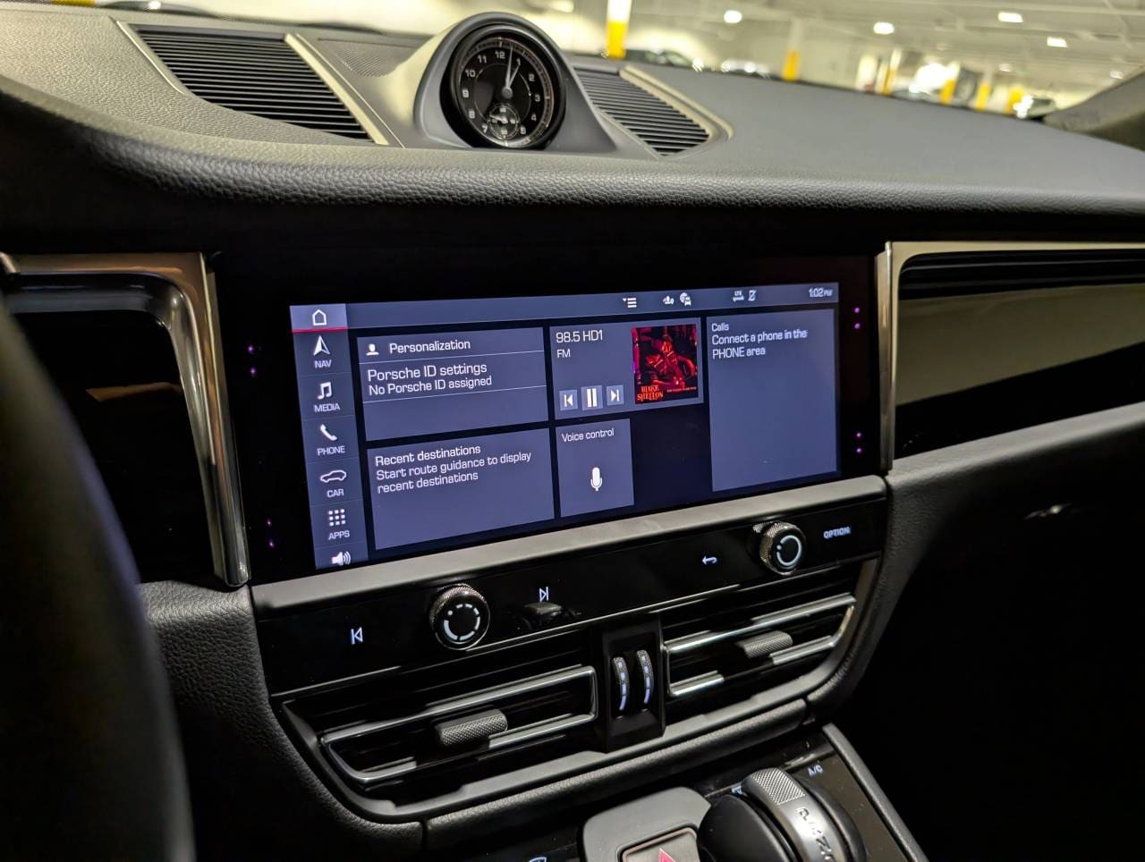 2025 Porsche Macan - Photo 37