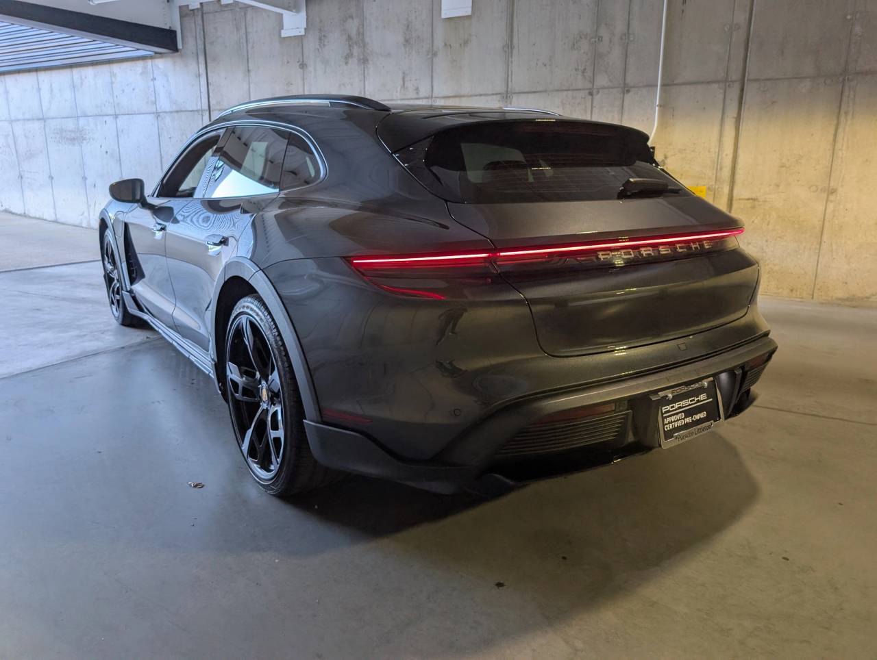 2022 Porsche Taycan Cross Turismo 4 photo 4