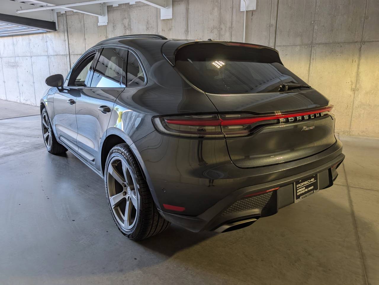 2023 Porsche Macan T photo 3