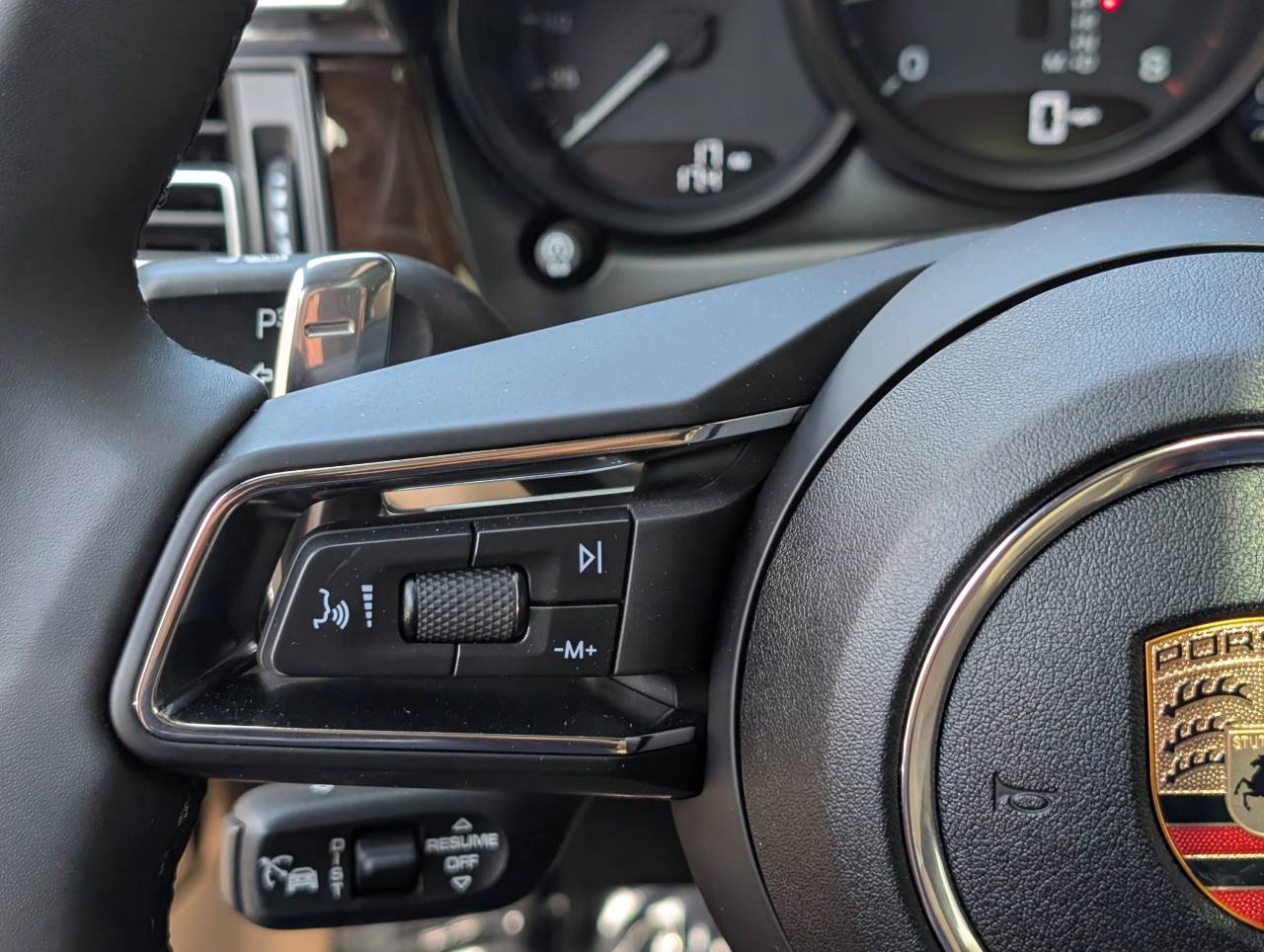 2025 Porsche Macan - Photo 30