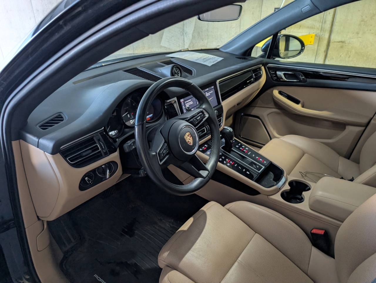 2023 Porsche Macan T photo 4