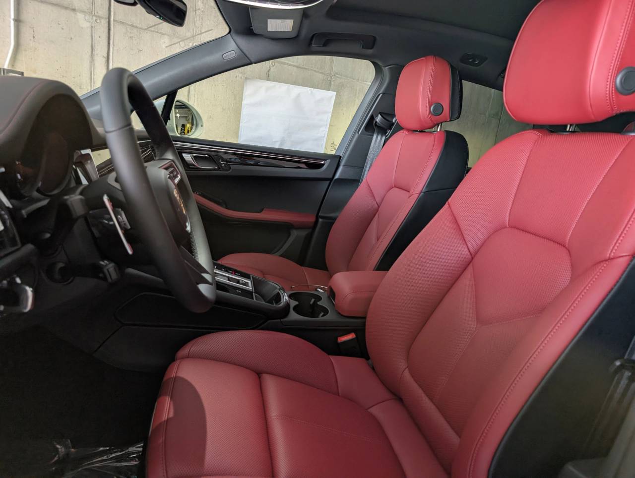 2026 Porsche Macan T photo 4