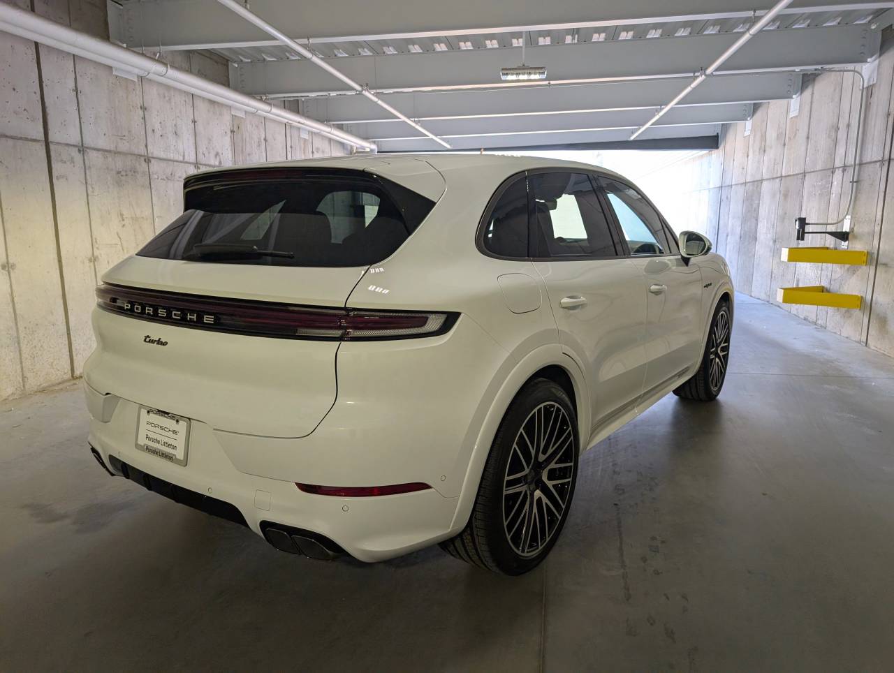 2025 Porsche Cayenne Turbo E-Hybrid - Photo 8