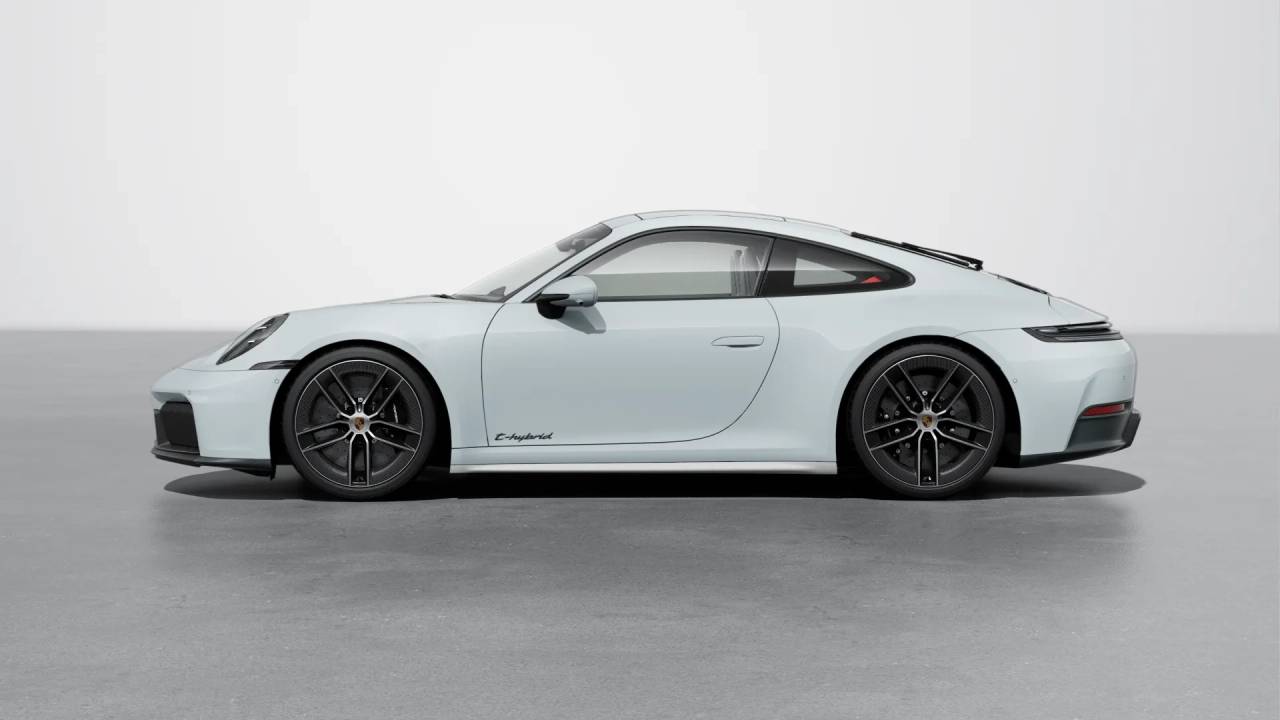 2025 Porsche 911 4 GTS photo 2