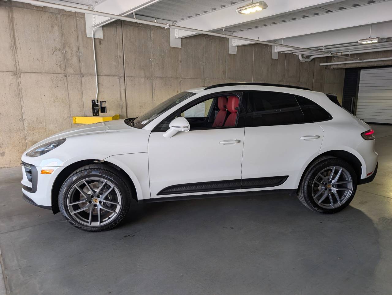2026 Porsche Macan T photo 2
