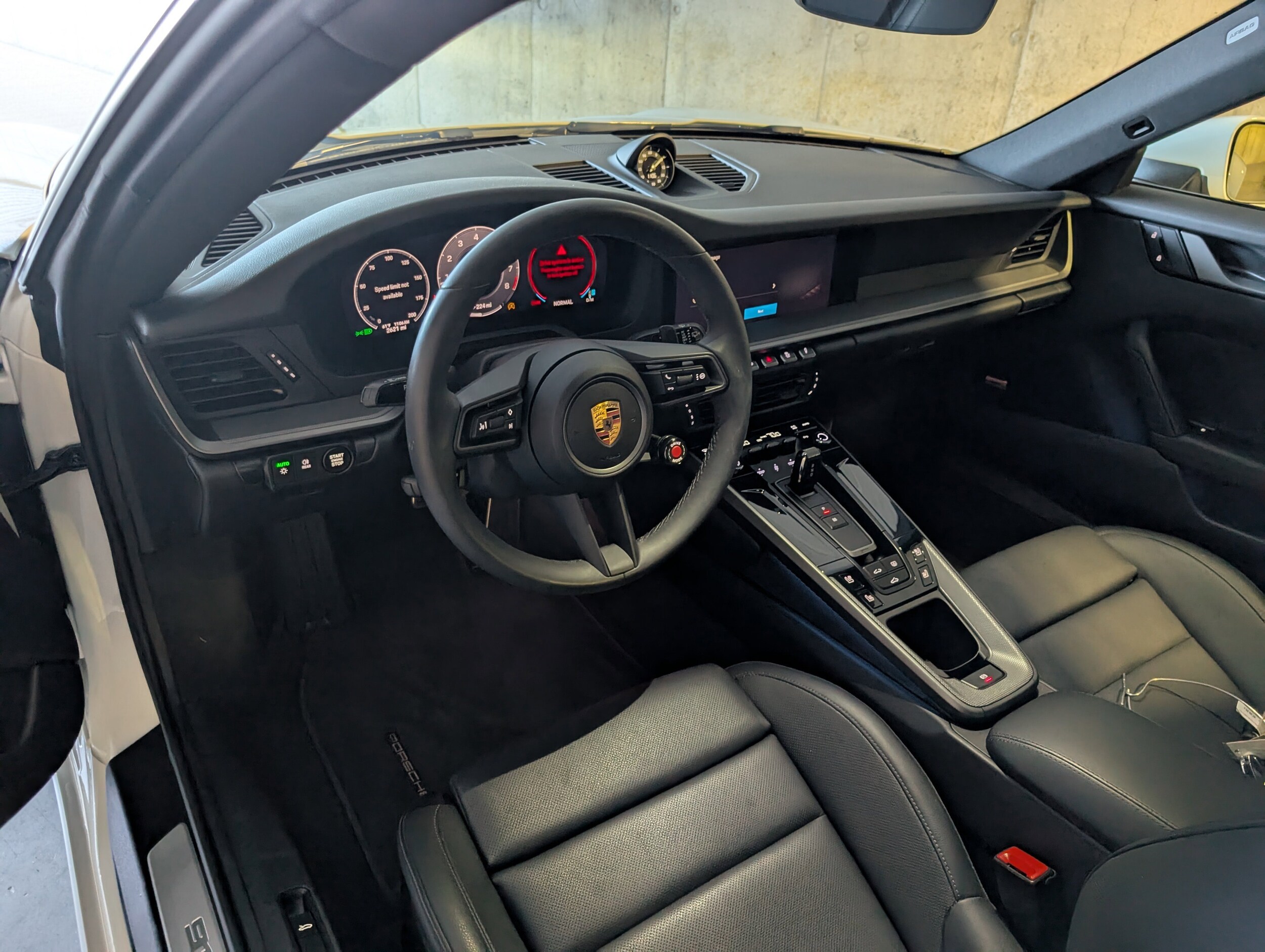 2025 Porsche 911 photo 4