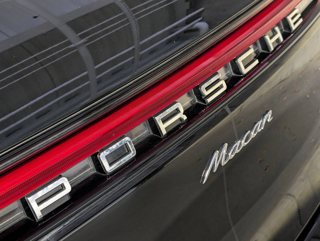 2025 Porsche Macan - Photo 16