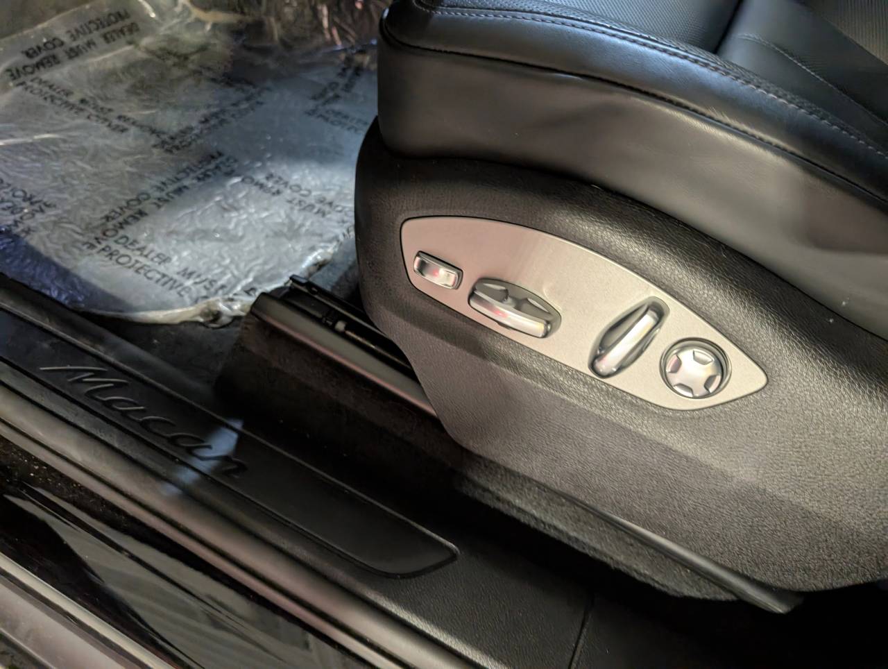2025 Porsche Macan - Photo 27
