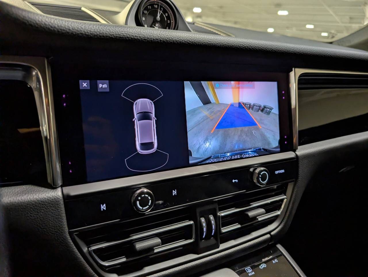 2025 Porsche Macan - Photo 38