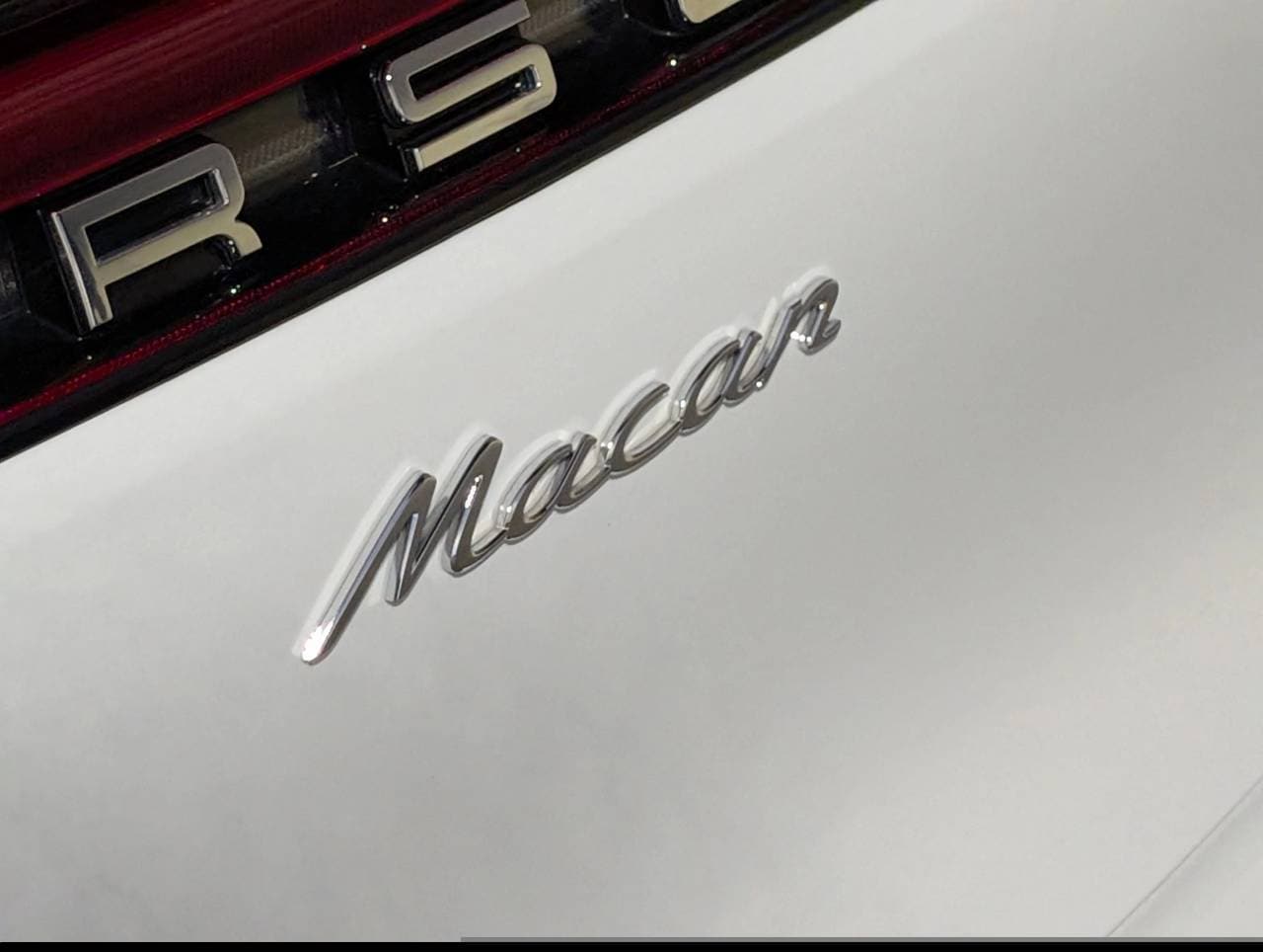 2025 Porsche Macan - Photo 16