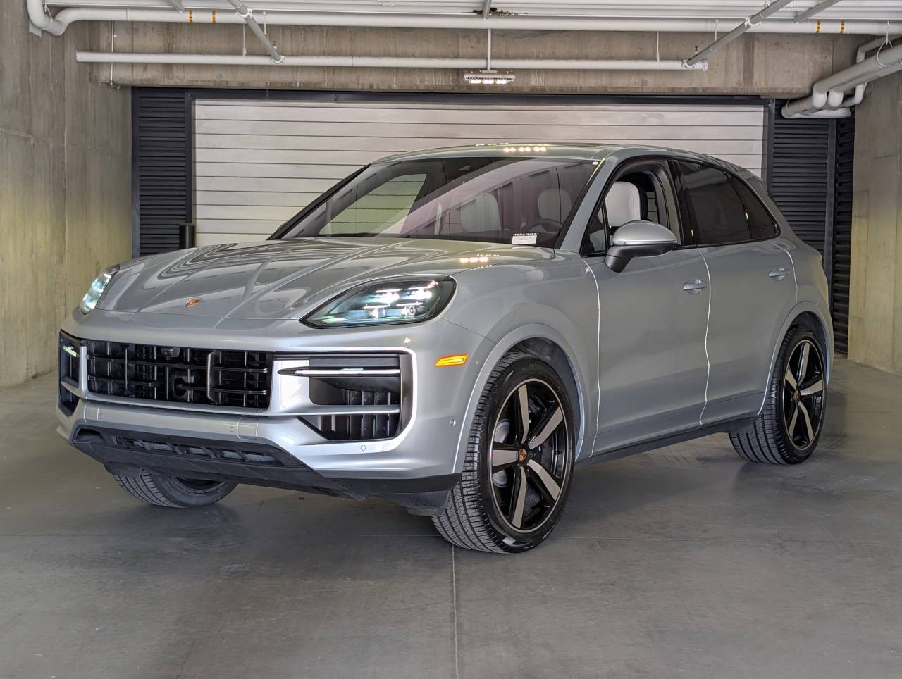 2025 Porsche Cayenne S's photo