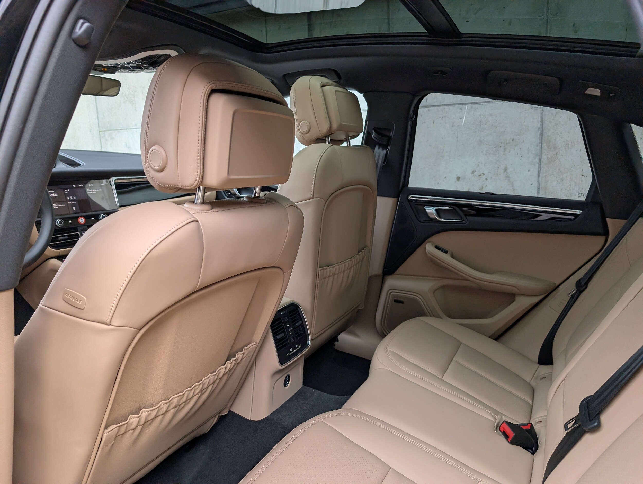 2025 Porsche Macan - Photo 24