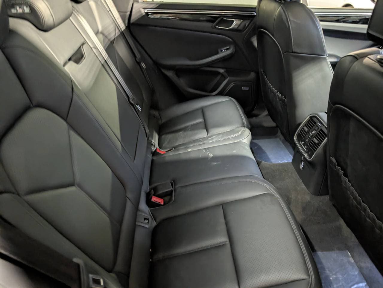 2025 Porsche Macan - Photo 21