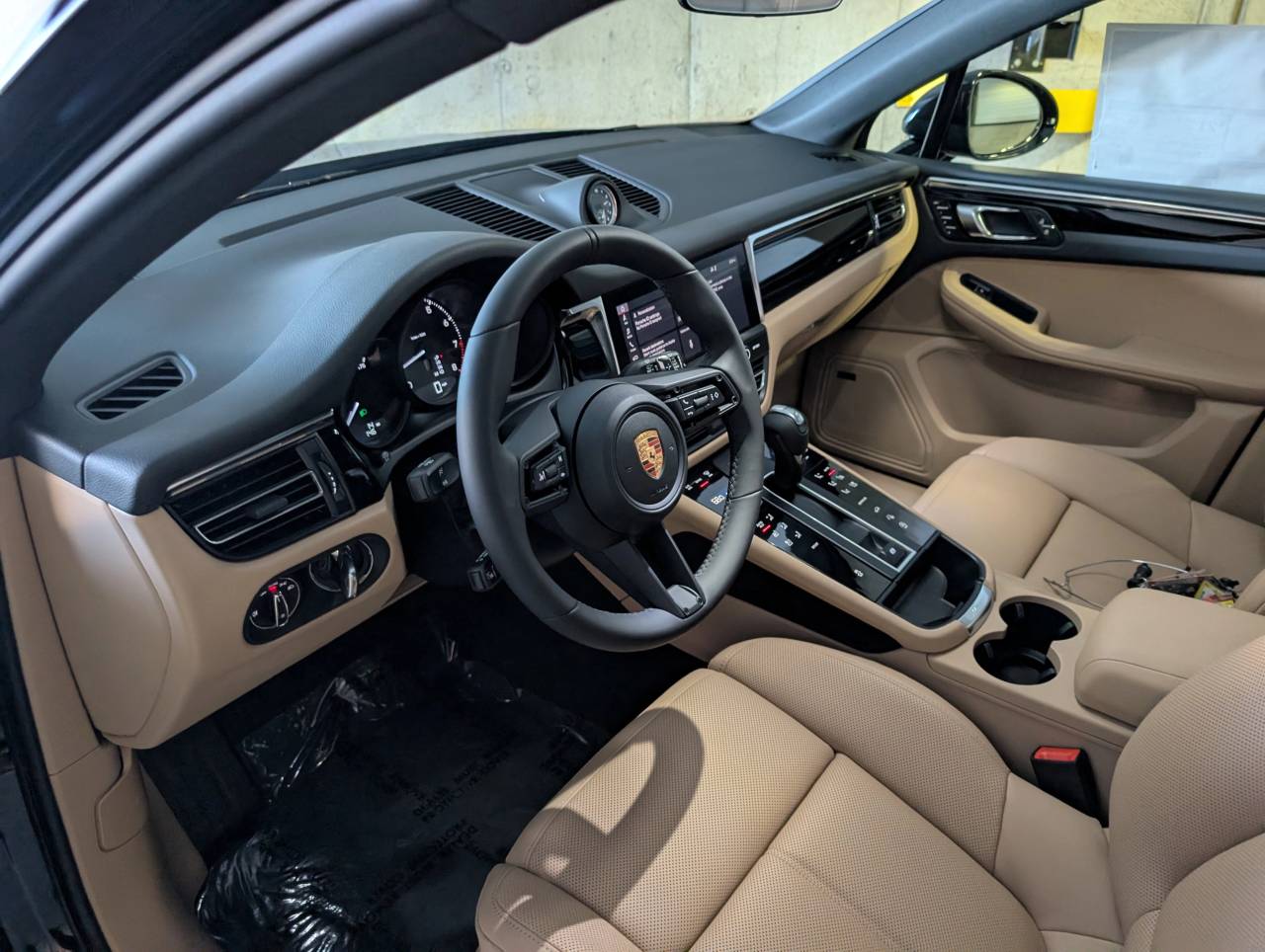 2026 Porsche Macan T photo 4
